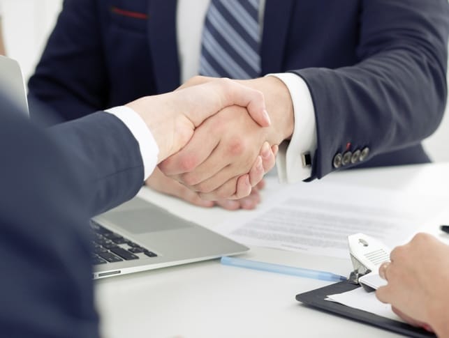 ¿Cómo contratar compra venta de Divisas?